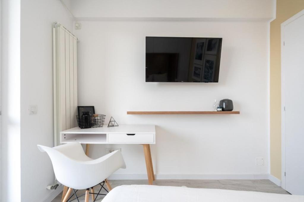 Piata Romana, Two Bedrooms Apartment บูคาเรสต์ ภายนอก รูปภาพ