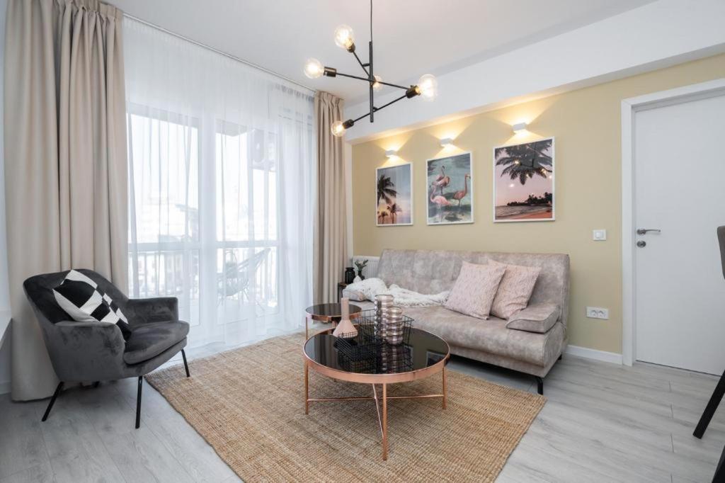 Piata Romana, Two Bedrooms Apartment บูคาเรสต์ ภายนอก รูปภาพ