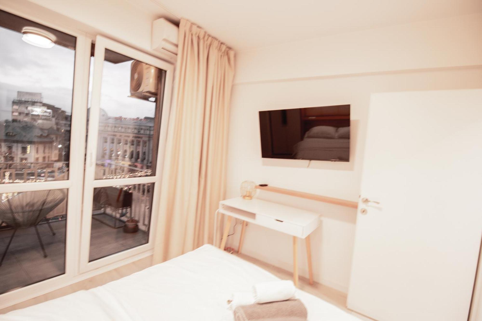Piata Romana, Two Bedrooms Apartment บูคาเรสต์ ภายนอก รูปภาพ