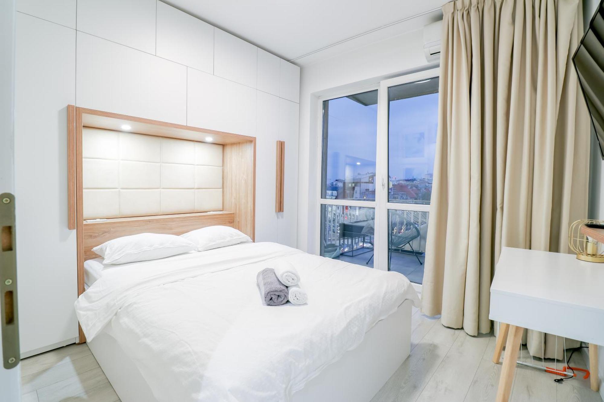 Piata Romana, Two Bedrooms Apartment บูคาเรสต์ ภายนอก รูปภาพ