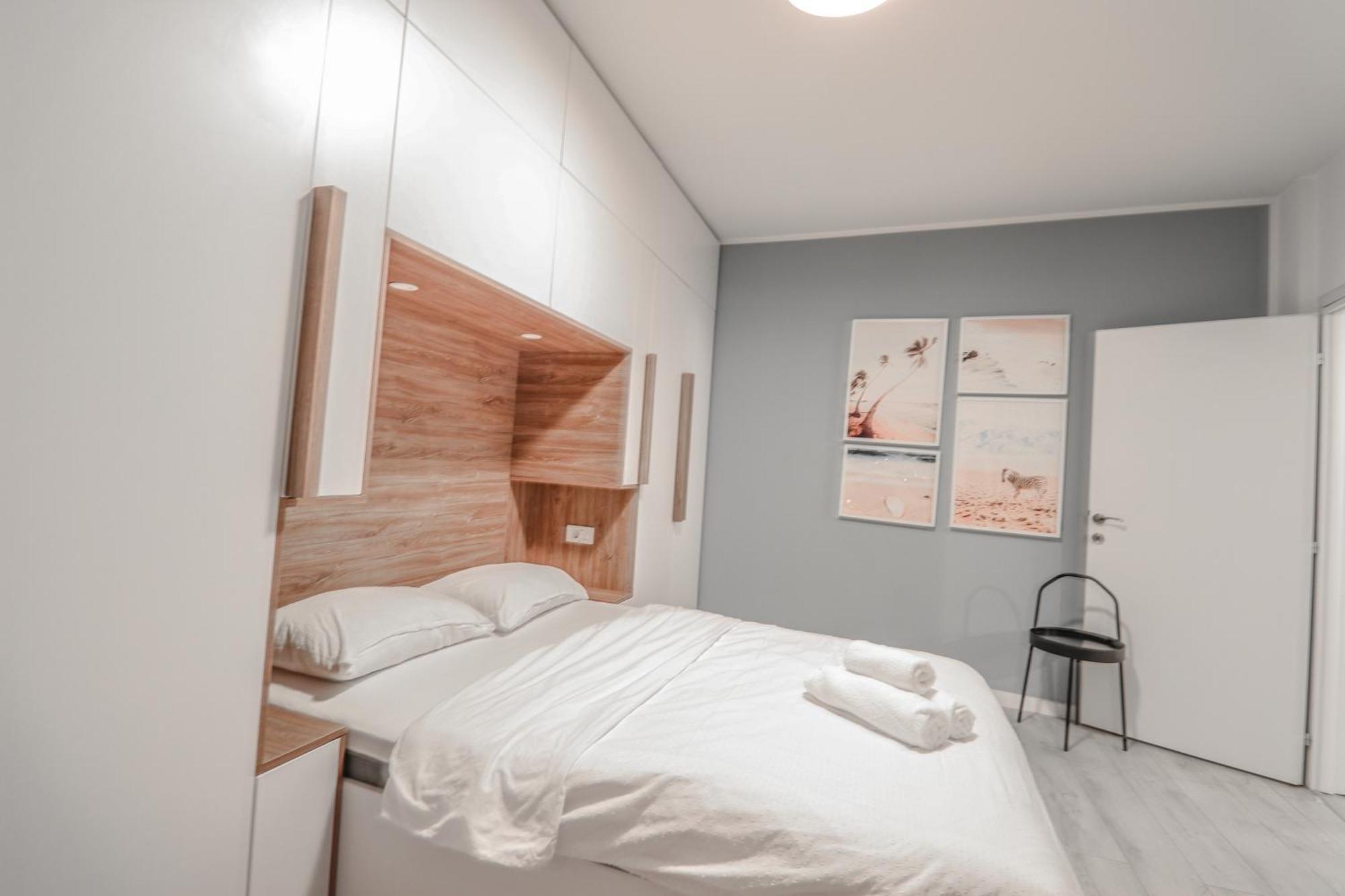 Piata Romana, Two Bedrooms Apartment บูคาเรสต์ ภายนอก รูปภาพ